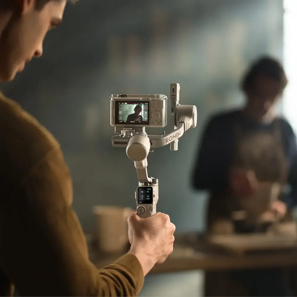 DJI RS 4 Mini, official DJI product scene
